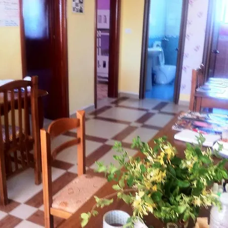 Dolphin Hostel Saranda