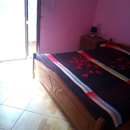 Hostel Dolphin Saranda